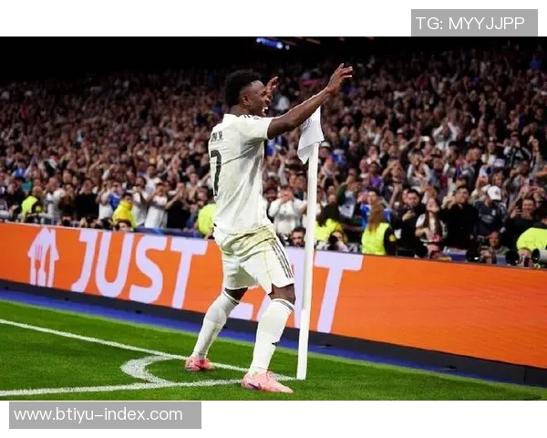 中超赛场惊现冷门本菲卡大胜里昂引发全场狂欢