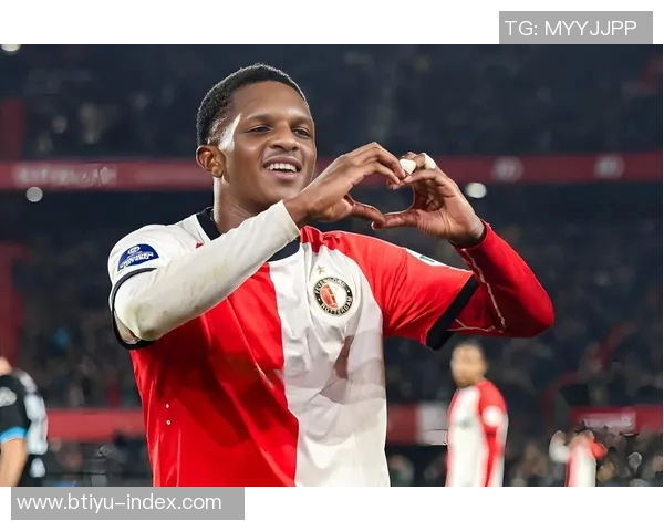 世界杯精彩对决AC米兰小胜阿森纳点燃全场激情分析